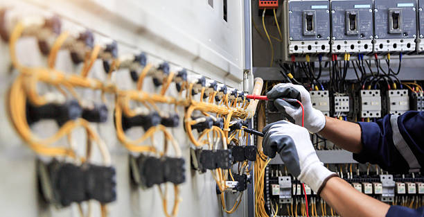 Professional Electrician technician working in Hutto, TX